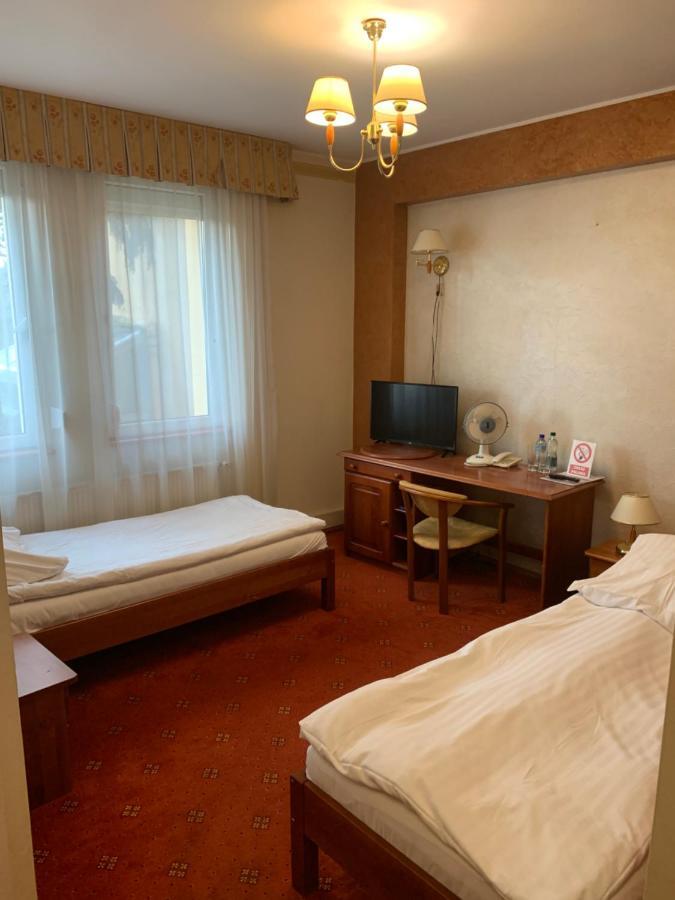 Diament I Brylant Hotel Rawicz Exterior photo