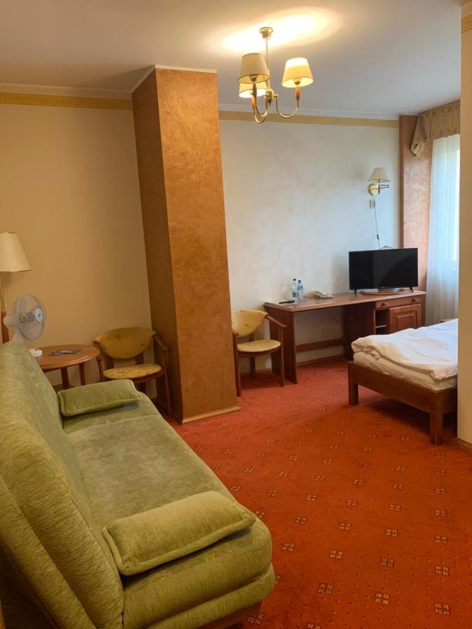 Diament I Brylant Hotel Rawicz Exterior photo