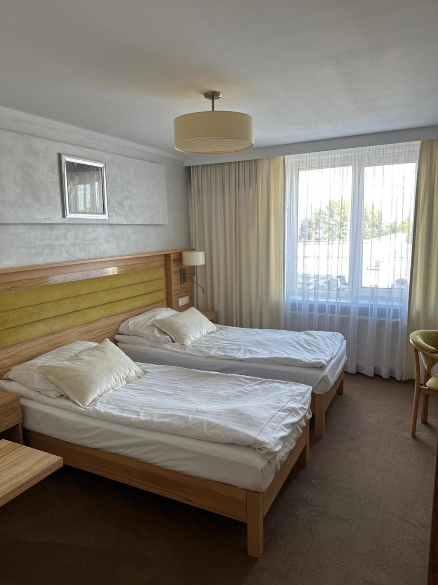 Diament I Brylant Hotel Rawicz Exterior photo